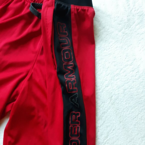 Under Armour Red Black Sports Shorts - Picture 7 of 10